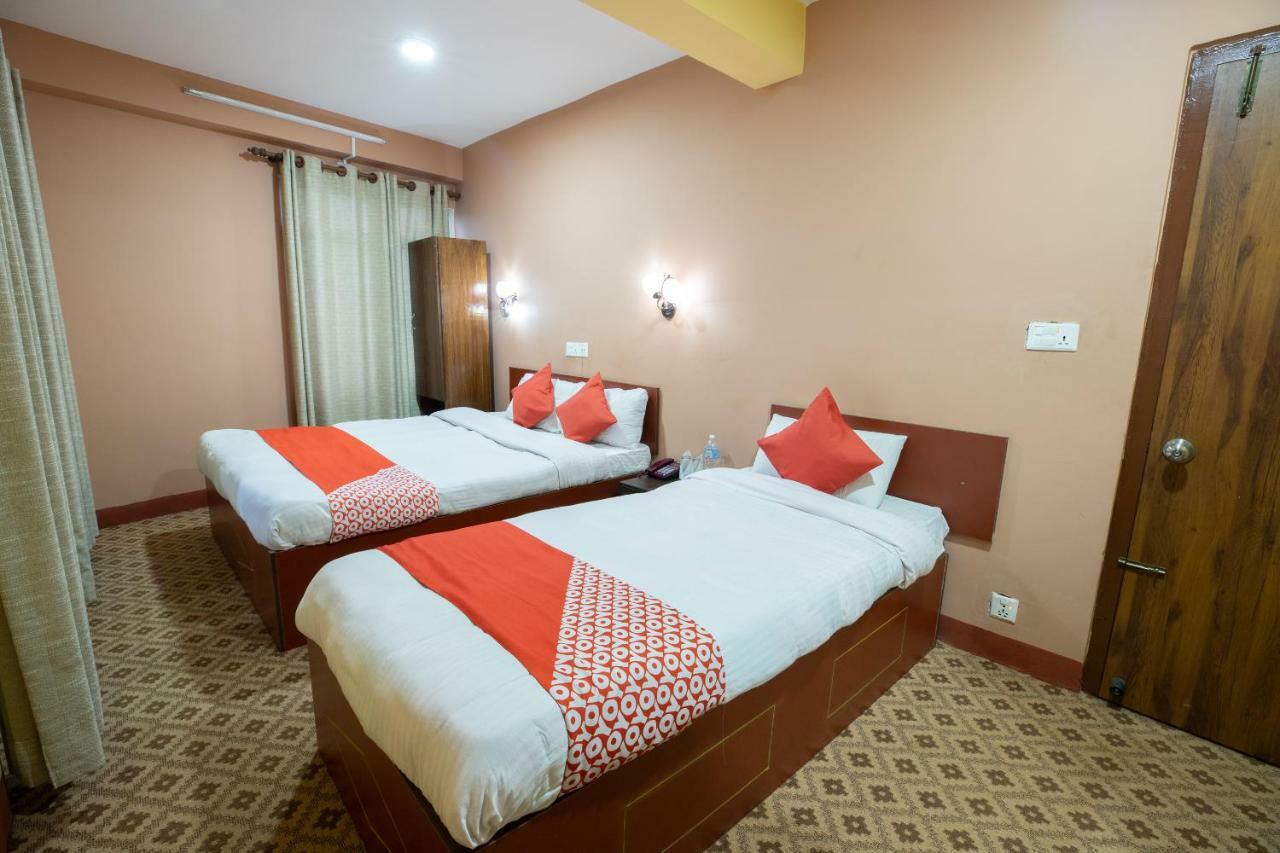 Oyo 281 Twins Kitchen Hotel ดูลิเคล ภายนอก รูปภาพ