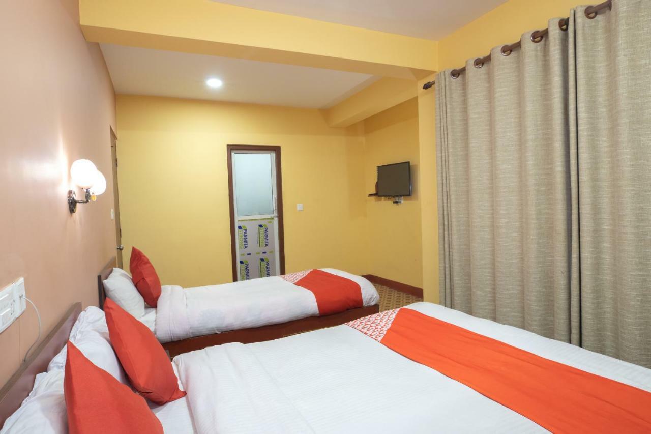 Oyo 281 Twins Kitchen Hotel ดูลิเคล ภายนอก รูปภาพ