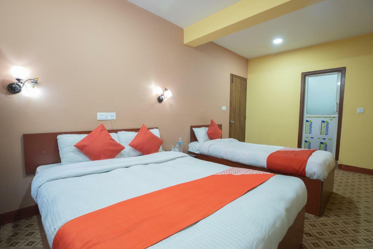 Oyo 281 Twins Kitchen Hotel ดูลิเคล ภายนอก รูปภาพ